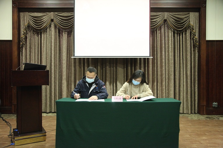 航發(fā)科技葉片分廠黨委與鑫坤機械黨支部召開黨建共建簽約儀式，發(fā)揮黨組織作用，共建促發(fā)展